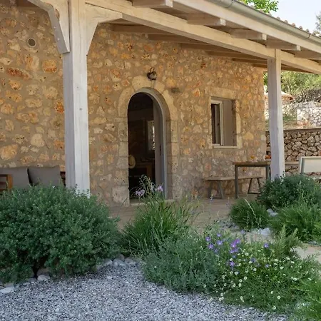 Avli - Tranquil Stonehouse In Lefkada